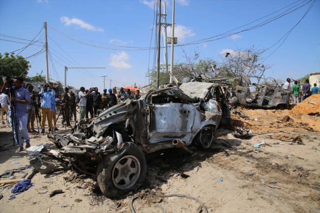 Somali'de bomba yüklü araçla saldırı: 90 ölü