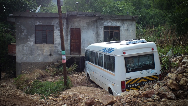 Mersin'in Silifke ilçesinde sel ve heyelan