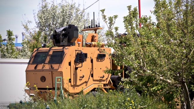 Zırhlı askeri araçların 'cankurtaran'ı kışla yolunda