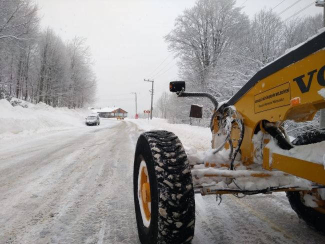 Kartepe'de kar kalınlığı 2 metreye ulaştı