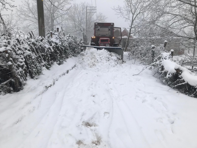 Kartepe'de kar kalınlığı 2 metreye ulaştı