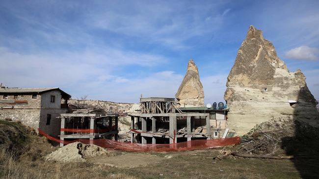 Peri bacalarının yanındaki otel inşaatında yıkıma başlandı