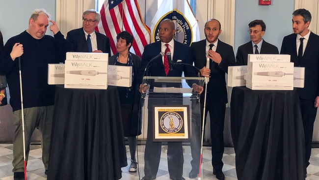 Akıllı baston WeWALK Brooklyn'de test edilecek