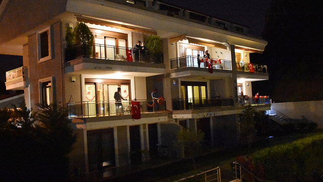 Türkiye tek yürek İstiklal Marşı'nı söyledi