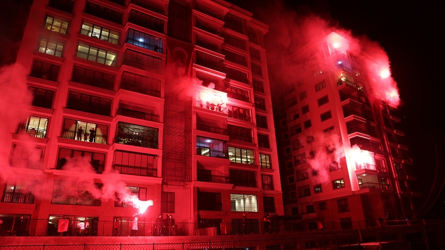 Türkiye tek yürek İstiklal Marşı'nı söyledi