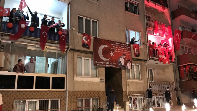 Türkiye tek yürek İstiklal Marşı'nı söyledi