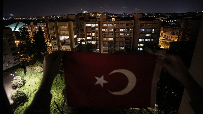 Türkiye tek yürek İstiklal Marşı'nı söyledi