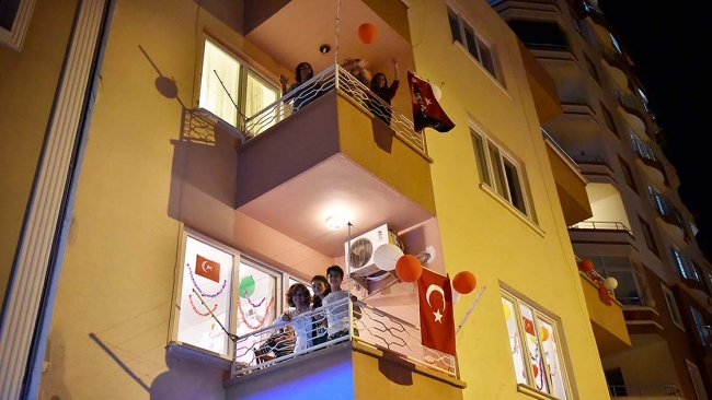 Türkiye tek yürek İstiklal Marşı'nı söyledi