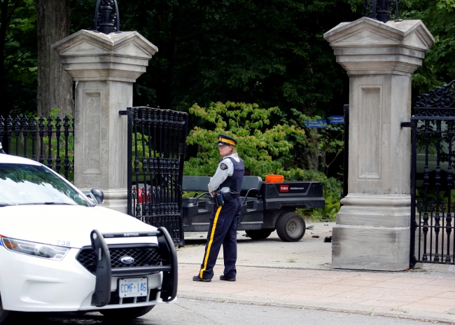 Kanada'da başbakanlık konutunda panik: Silahlı bir asker yakalandı