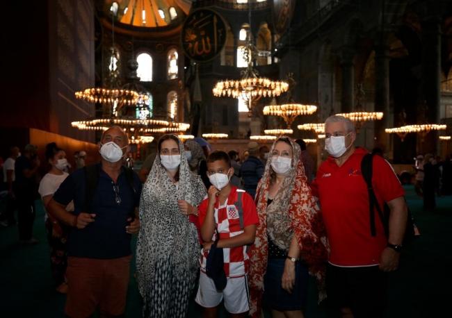 Ayasofya Camii'ne yerli ve yabancı turist akını