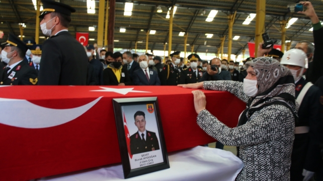 Şehitlerimiz son yolculuklarına uğurlandı