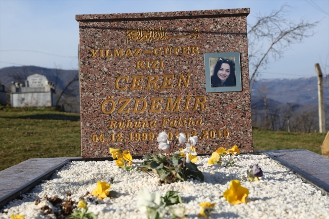 Ceren Özdemir'in mezar taşına sosyal medya hesabındaki paylaşımı yazıldı