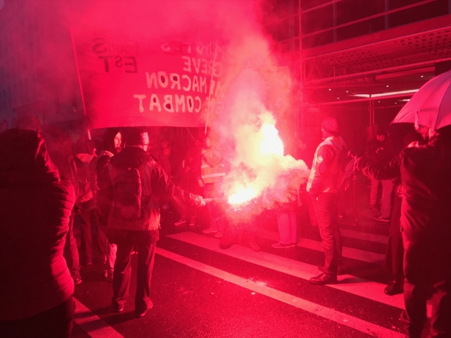 Fransa'da "emeklilik reformu"na karşı eylemde 16 kişi gözaltına alındı