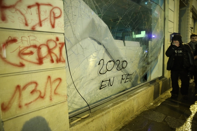 Fransa'da "emeklilik reformu"na karşı eylemde 16 kişi gözaltına alındı