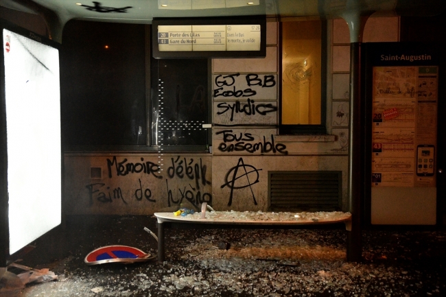 Fransa'da "emeklilik reformu"na karşı eylemde 16 kişi gözaltına alındı