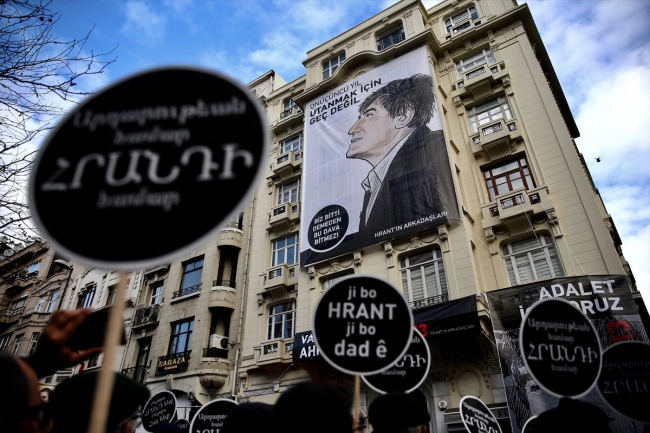 13 yıl önce suikasta uğrayan Hrant Dink Agos gazetesi önünde anıldı