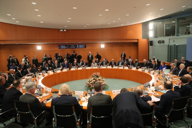 Berlin'de kritik Libya zirvesi