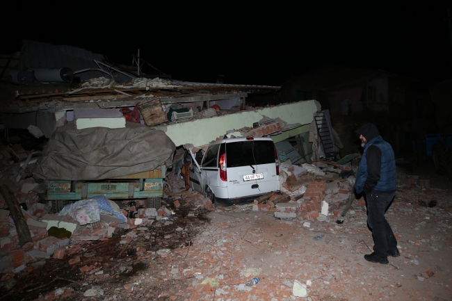 AFAD: Elazığ merkezli depremde 922 kişi yaralandı