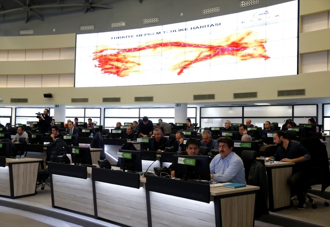 AFAD ekipleri bölgenin ihtiyaçları için 24 saat görevde