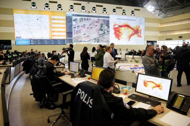 AFAD ekipleri bölgenin ihtiyaçları için 24 saat görevde