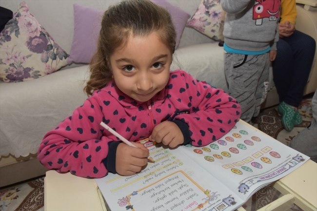 İşitme engelli küçük İkbal duymak için yardım bekliyor