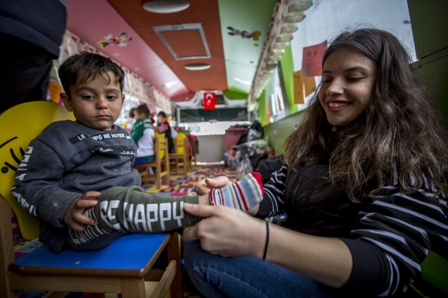 MEB'in gezici anaokulu depremzede çocukların yüzünü güldürdü