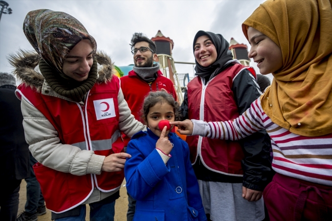 MEB'in gezici anaokulu depremzede çocukların yüzünü güldürdü