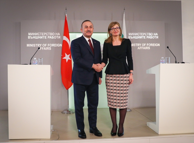 Dışişleri Bakanı Çavuşoğlu: Şanlı bayrağımıza yönelik bu tutum kabul edilemez