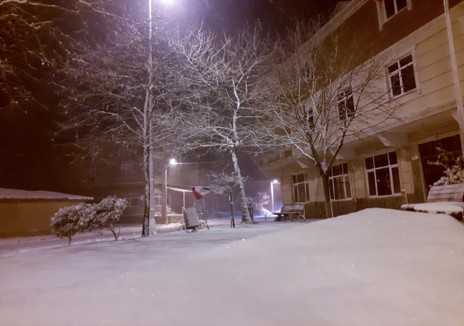 İstanbul’da kar yağışı etkili oldu