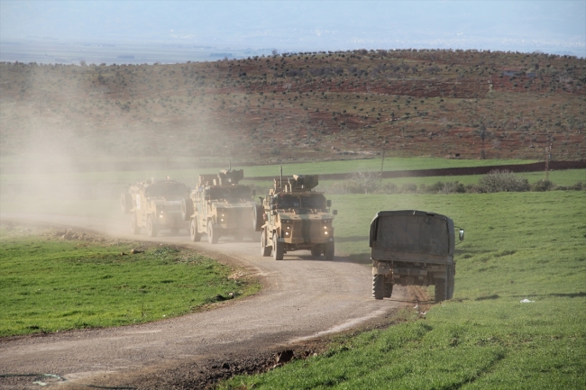 TSK'dan İdlib'deki gözlem noktalarına tank ve mühimmat takviyesi
