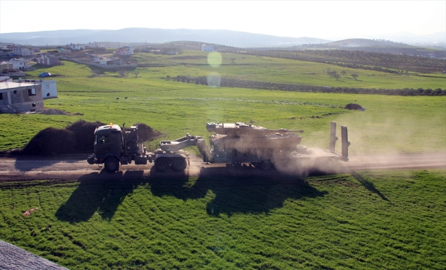 TSK'dan İdlib'deki gözlem noktalarına tank ve mühimmat takviyesi