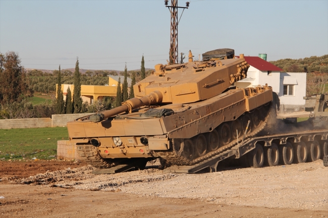 TSK'dan İdlib'deki gözlem noktalarına tank ve mühimmat takviyesi
