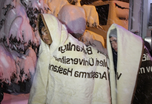 Düzensiz göçmenler donmak üzereyken bulundu