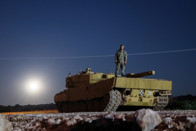 TSK'dan İdlib'deki gözlem noktalarına tank ve mühimmat takviyesi