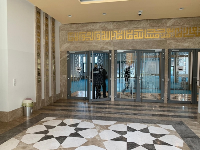 Almanya'da camiye bomba ihbarı