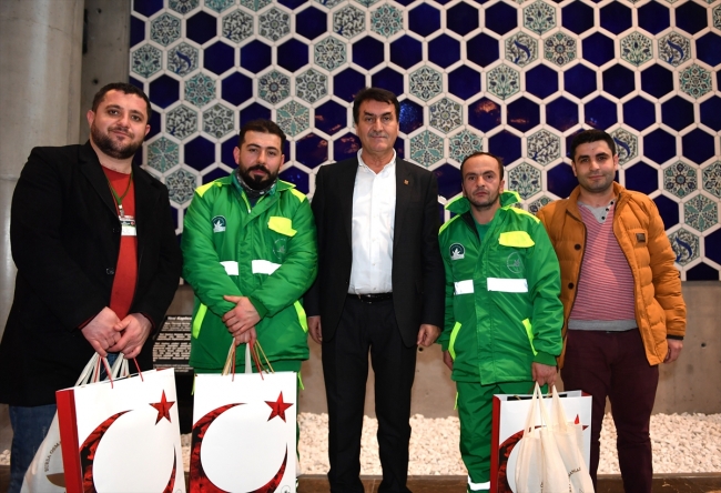 Temizlik işçisi poşette bulduğu 119 bin lirayı sahibine ulaştırdı