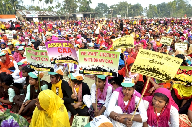 Hindistan'da Müslümanları dışlayan yasaya protestolar sürüyor