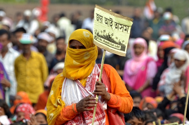 Hindistan'da Müslümanları dışlayan yasaya protestolar sürüyor