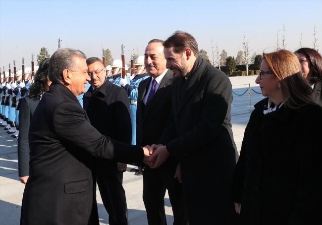 Cumhurbaşkanı Erdoğan, Özbek mevkidaşı Mirziyoyev'i resmi törenle karşıladı