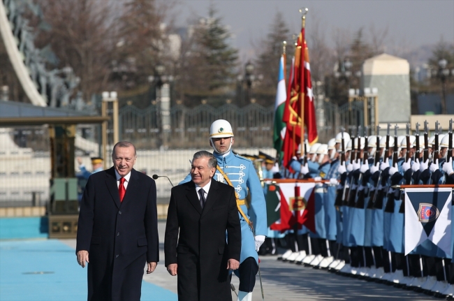Cumhurbaşkanı Erdoğan, Özbek mevkidaşı Mirziyoyev'i resmi törenle karşıladı