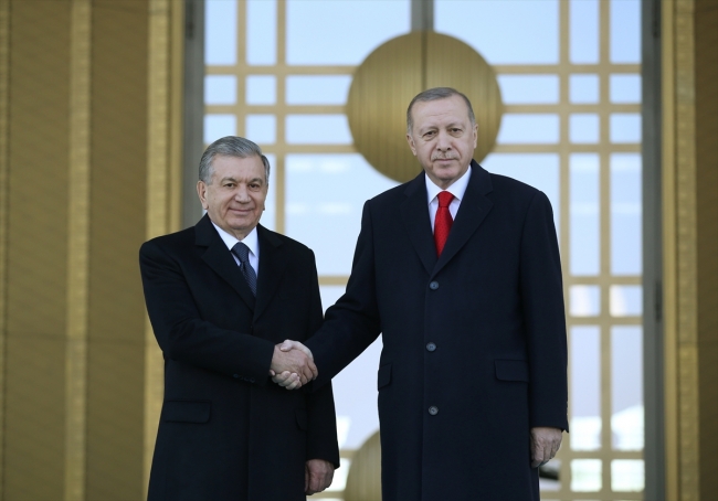 Cumhurbaşkanı Erdoğan, Özbek mevkidaşı Mirziyoyev'i resmi törenle karşıladı