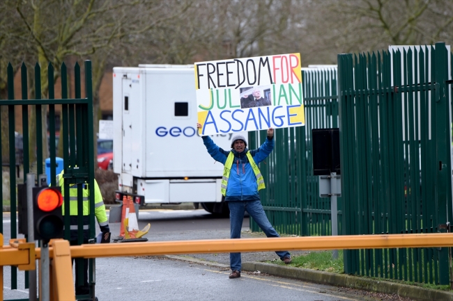 Wikileaks'in kurucusu Assange, ABD'ye iade davasında hakim karşısında