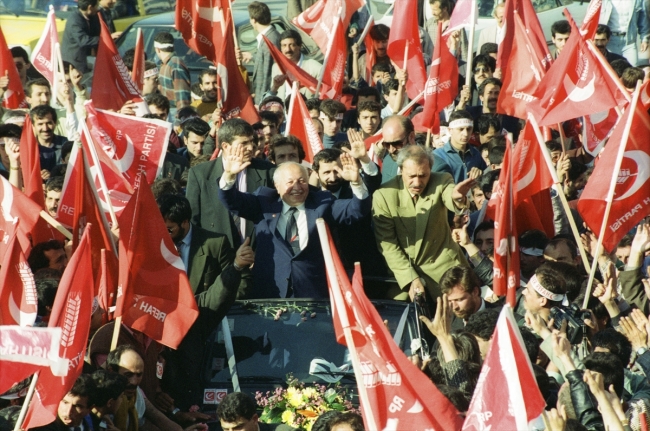 [İzmir 26 Mart 1994 - Fotoğraf: AA] 