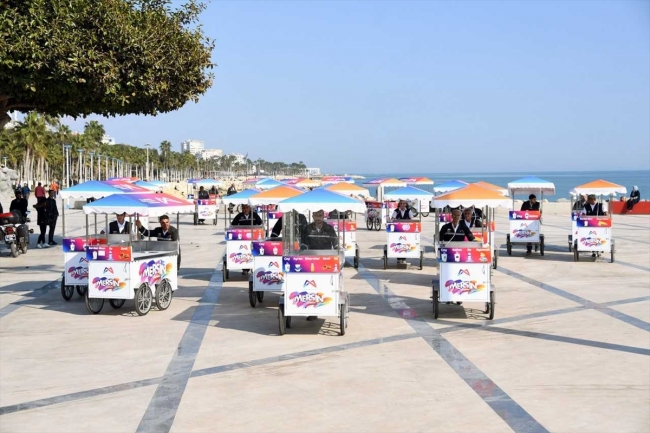 Mersin'de seyyar satıcılara tek tip zorunluluğu