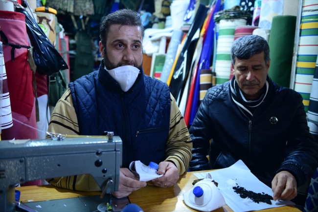 Iraklı esnaf karaborsaya düşen tıbbi maskeleri kendi üretiyor