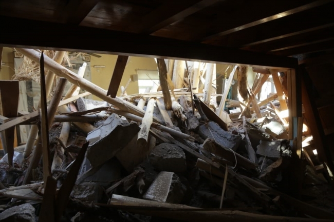 Konya'da fırtına: Ağaçlar devrildi, çatılar uçtu