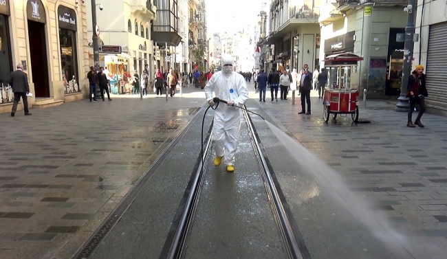 Taksim ve İstiklal'de dezenfekte çalışması