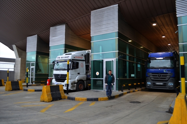 Sarp Sınır Kapısı yolcu ve araç giriş-çıkışına kapatıldı