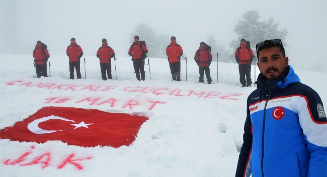 Kars JAK timleri Çanakkale şehitlerini zirvede andı