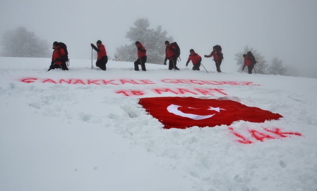 Kars JAK timleri Çanakkale şehitlerini zirvede andı